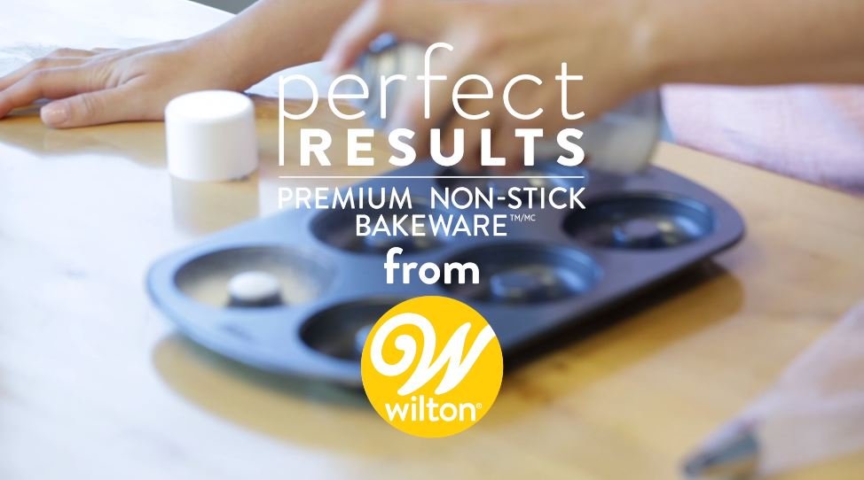  Wilton Perfect Results Premium Non-Stick Mega Standard