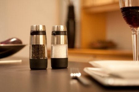 OXO Good Grips Lua Salt and Pepper Mill Set