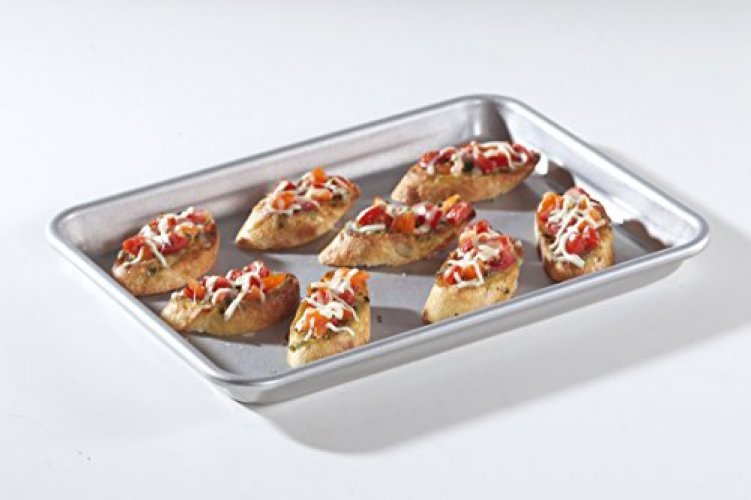 Nordic ware natural aluminum hotsell commercial baker's quarter sheet