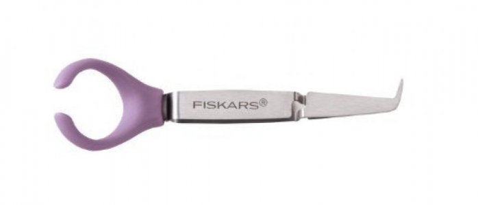  Fiskars Standard Tag Maker with Built-in Eyelet Setter White