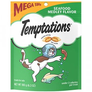 TEMPTATIONS Classic Crunchy and Soft Cat Treats Seafood Medley Flavor, 6.3 oz. Pouch (Pack of 10)