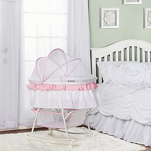 Bassinet with removable outlet basket