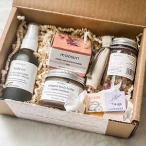 Self Care Gift Basket for Mom: New Mommy Care Package Pampering Gift Set with Bath Accessories and Natural Skincare Products. Our Spa Day Kit for Wom