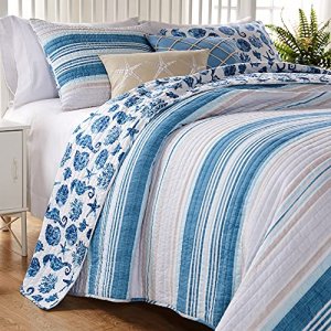 Greenland Home Pebble Beach Sealife Reversible Quilt Set, Featuring Seahorses, Seashells, Starfish and Stripes, 2-Piece Twin/XL, Blue