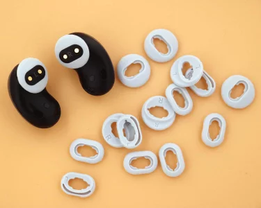 IiEXCEL Galaxy Buds Live Adapter Tips Eartips Earbuds, 8 Pairs Replacement S/L 2 Size Silicone Rubber Ear Tips Buds Wing Tips Fit in Case Compatible 