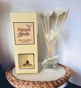 Rattan Reed Diffuser Set Jasmine Lily Aromatherapy Oil Sticks and Beautiful White Magnolia Flowers Decor Diffuser Reeds Air Freshener Home Decor Uniq